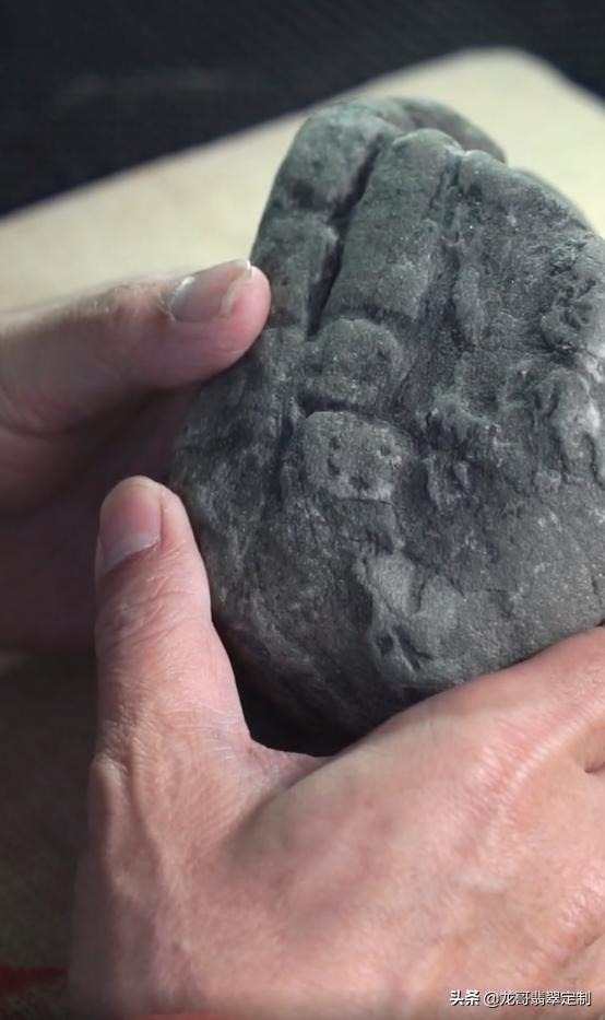 翡翠原石种嫩的表现翡翠原石变种-第3张图片-翡翠网 翡翠原石种嫩的表现翡翠原石变种-第3张图片-翡翠网