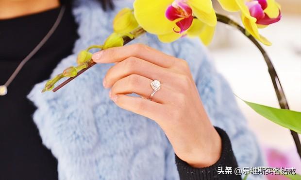 男生戴戒指10个手意义图戒指的戴法和意义-第3张图片-翡翠网 男生戴戒指10个手意义图戒指的戴法和意义-第3张图片-翡翠网