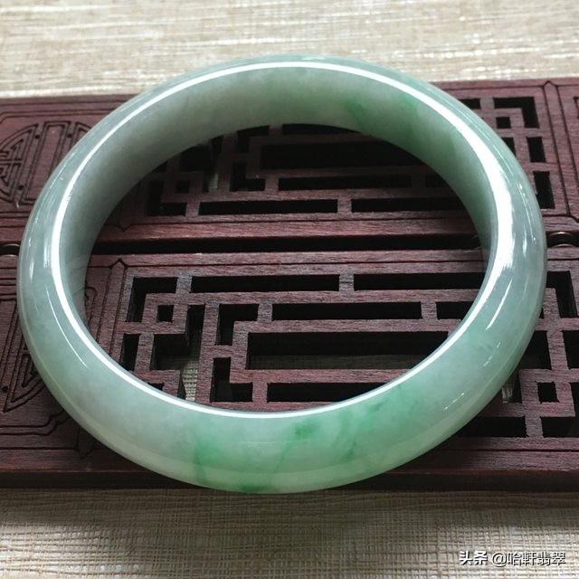 真翡翠手镯价格,粗豆种翡翠手镯价格-第6张图片-翡翠网 真翡翠手镯价格,粗豆种翡翠手镯价格-第6张图片-翡翠网