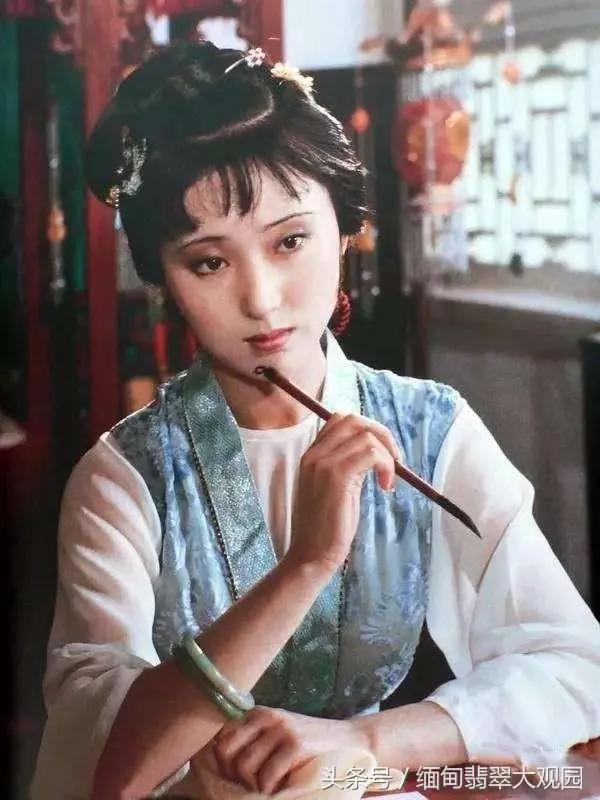 翡翠手镯能带两只胳膊上吗两只手能同时带手镯吗-第10张图片-翡翠网 翡翠手镯能带两只胳膊上吗两只手能同时带手镯吗-第10张图片-翡翠网