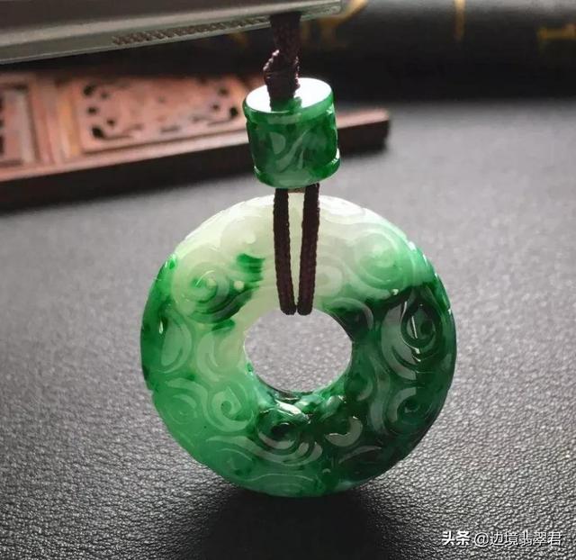 藓加绿翡翠原石,翡翠癣加绿牌子图片-第4张图片-翡翠网 藓加绿翡翠原石,翡翠癣加绿牌子图片-第4张图片-翡翠网