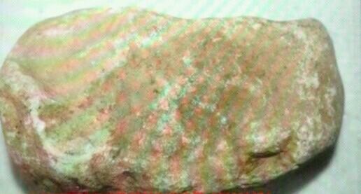 翡翠原石上的绿点翡翠大谷地原石-第4张图片-翡翠网 翡翠原石上的绿点翡翠大谷地原石-第4张图片-翡翠网