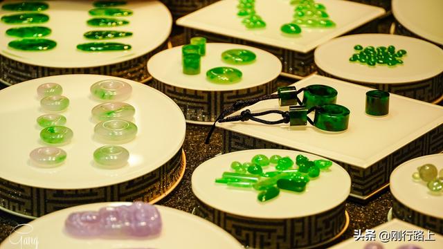 哪里有原石批发市场,翡翠原石摆件批发市场-第6张图片-翡翠网 哪里有原石批发市场,翡翠原石摆件批发市场-第6张图片-翡翠网