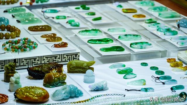 哪里有原石批发市场,翡翠原石摆件批发市场-第9张图片-翡翠网 哪里有原石批发市场,翡翠原石摆件批发市场-第9张图片-翡翠网