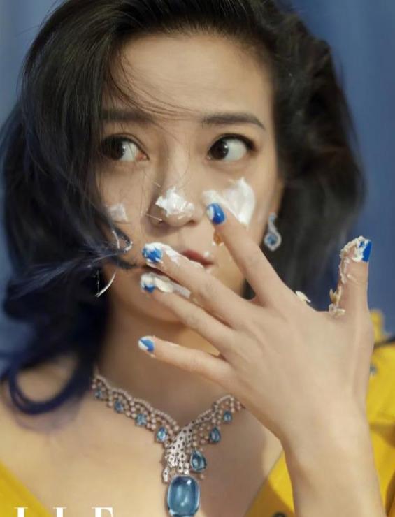 赵薇带的翡翠手镯,2万的翡翠手镯-第1张图片-翡翠网 赵薇带的翡翠手镯,2万的翡翠手镯-第1张图片-翡翠网