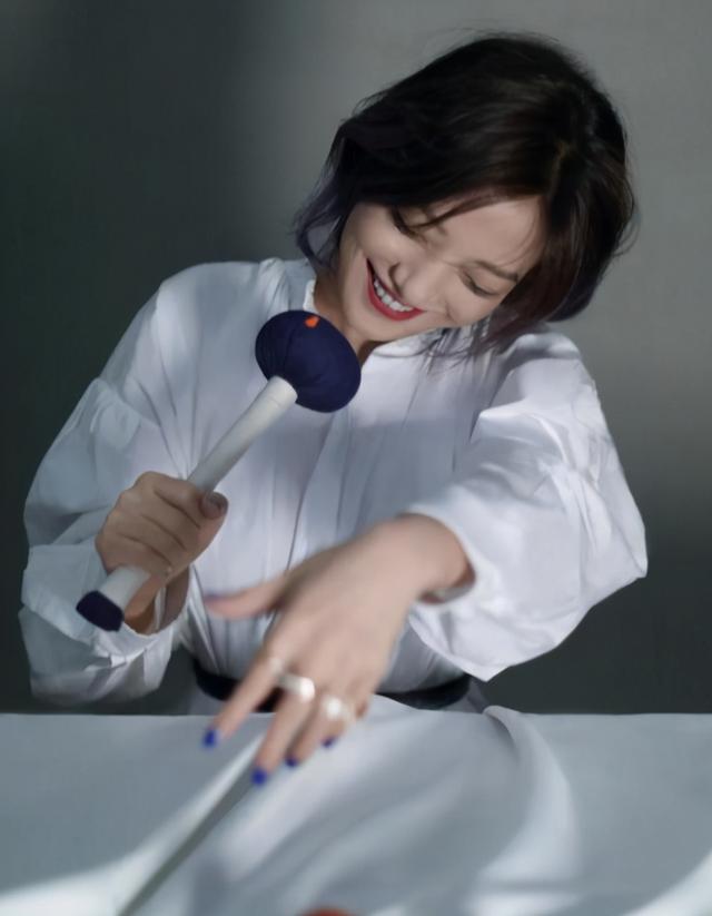 赵薇带的翡翠手镯,2万的翡翠手镯-第2张图片-翡翠网 赵薇带的翡翠手镯,2万的翡翠手镯-第2张图片-翡翠网