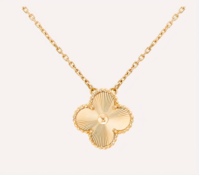 赵薇带的翡翠手镯,2万的翡翠手镯-第25张图片-翡翠网 赵薇带的翡翠手镯,2万的翡翠手镯-第25张图片-翡翠网