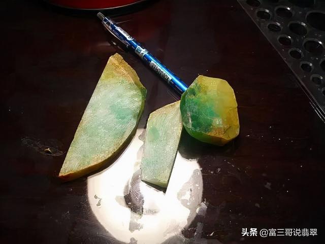 古代是怎么切翡翠原石的,翡翠原石技巧-第8张图片-翡翠网 古代是怎么切翡翠原石的,翡翠原石技巧-第8张图片-翡翠网