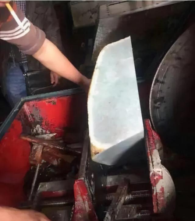 冰种翡翠分哪几种,翡翠切割知识-第8张图片-翡翠网 冰种翡翠分哪几种,翡翠切割知识-第8张图片-翡翠网