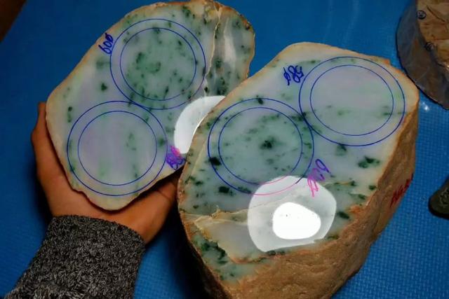 800一条翡翠手镯,细条翡翠手镯的魅力-第2张图片-翡翠网 800一条翡翠手镯,细条翡翠手镯的魅力-第2张图片-翡翠网