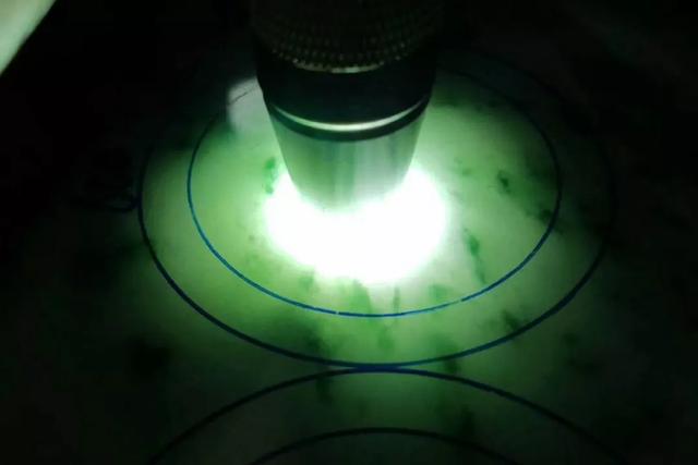 800一条翡翠手镯,细条翡翠手镯的魅力-第4张图片-翡翠网 800一条翡翠手镯,细条翡翠手镯的魅力-第4张图片-翡翠网