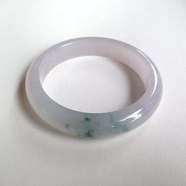 800一条翡翠手镯,细条翡翠手镯的魅力-第8张图片-翡翠网 800一条翡翠手镯,细条翡翠手镯的魅力-第8张图片-翡翠网