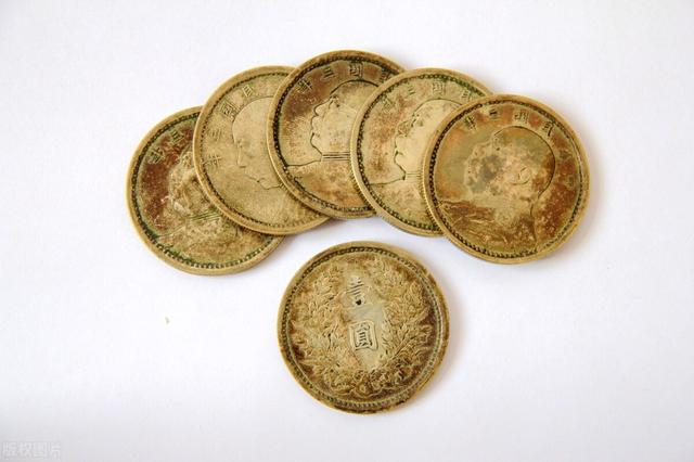 定情信物翡翠手镯价格2万的翡翠手镯-第3张图片-翡翠网 定情信物翡翠手镯价格2万的翡翠手镯-第3张图片-翡翠网