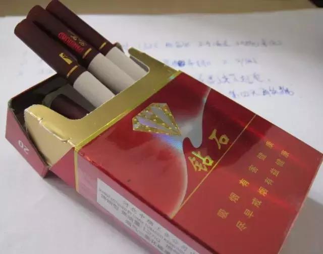 20元黑色盒的钻石烟,钻石烟黑色的叫什么-第2张图片-翡翠网 20元黑色盒的钻石烟,钻石烟黑色的叫什么-第2张图片-翡翠网