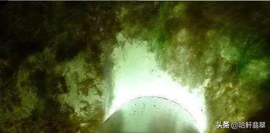 真的翡翠用手电筒照什么样电筒照翡翠手镯-第5张图片-翡翠网 真的翡翠用手电筒照什么样电筒照翡翠手镯-第5张图片-翡翠网