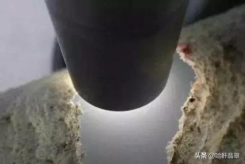 真的翡翠用手电筒照什么样电筒照翡翠手镯-第6张图片-翡翠网 真的翡翠用手电筒照什么样电筒照翡翠手镯-第6张图片-翡翠网