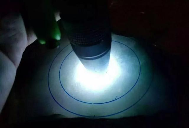 翡翠冰种辨别冰种翡翠切割原石-第3张图片-翡翠网 翡翠冰种辨别冰种翡翠切割原石-第3张图片-翡翠网