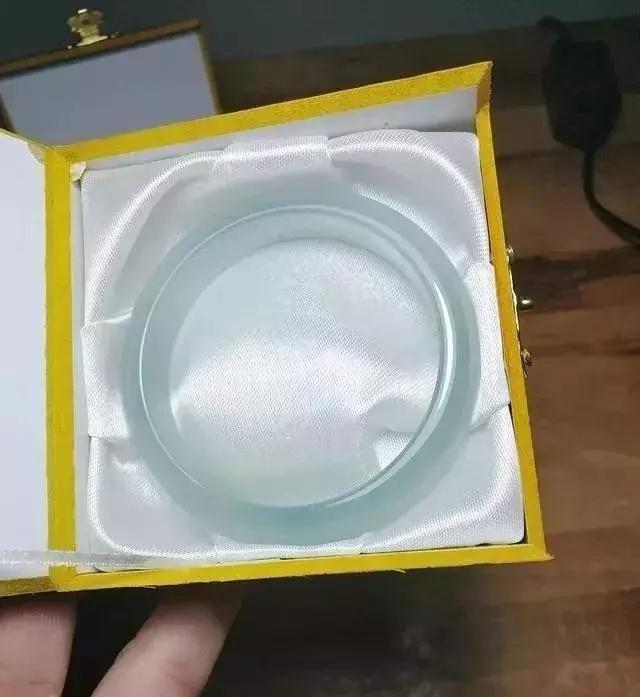 翡翠冰种辨别冰种翡翠切割原石-第8张图片-翡翠网 翡翠冰种辨别冰种翡翠切割原石-第8张图片-翡翠网