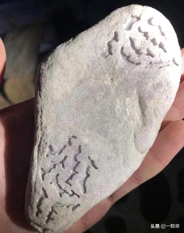 翡翠原石表面,牙膏上的翡翠原石鉴定-第20张图片-翡翠网 翡翠原石表面,牙膏上的翡翠原石鉴定-第20张图片-翡翠网