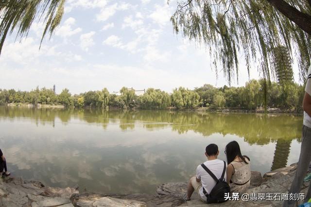 a货翡翠手镯,蜂窝手镯翡翠知识-第6张图片-翡翠网 a货翡翠手镯,蜂窝手镯翡翠知识-第6张图片-翡翠网