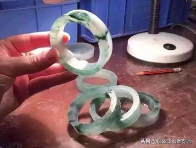 a货翡翠手镯,蜂窝手镯翡翠知识-第18张图片-翡翠网 a货翡翠手镯,蜂窝手镯翡翠知识-第18张图片-翡翠网