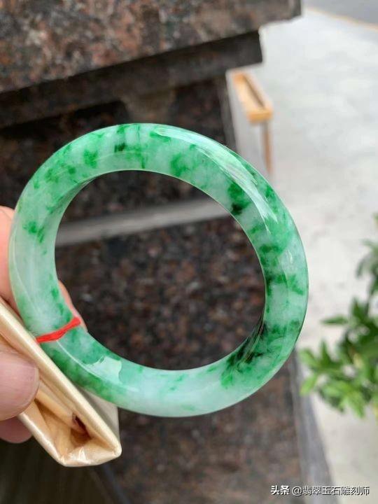 a货翡翠手镯,蜂窝手镯翡翠知识-第25张图片-翡翠网 a货翡翠手镯,蜂窝手镯翡翠知识-第25张图片-翡翠网