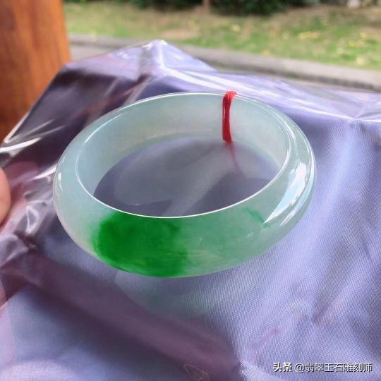 a货翡翠手镯,蜂窝手镯翡翠知识-第28张图片-翡翠网 a货翡翠手镯,蜂窝手镯翡翠知识-第28张图片-翡翠网