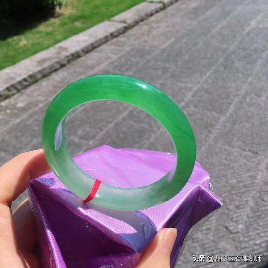 a货翡翠手镯,蜂窝手镯翡翠知识-第29张图片-翡翠网 a货翡翠手镯,蜂窝手镯翡翠知识-第29张图片-翡翠网