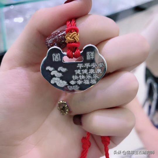 a货翡翠手镯,蜂窝手镯翡翠知识-第31张图片-翡翠网 a货翡翠手镯,蜂窝手镯翡翠知识-第31张图片-翡翠网