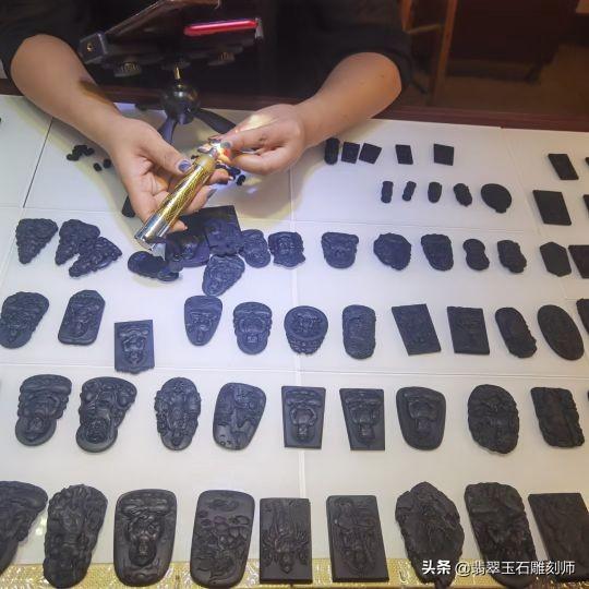 a货翡翠手镯,蜂窝手镯翡翠知识-第43张图片-翡翠网 a货翡翠手镯,蜂窝手镯翡翠知识-第43张图片-翡翠网