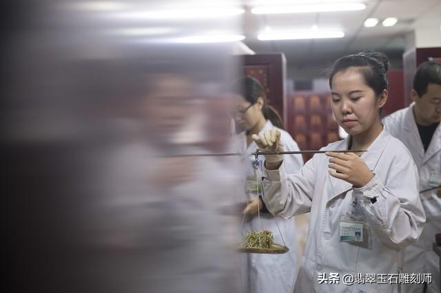 a货翡翠手镯,蜂窝手镯翡翠知识-第46张图片-翡翠网 a货翡翠手镯,蜂窝手镯翡翠知识-第46张图片-翡翠网