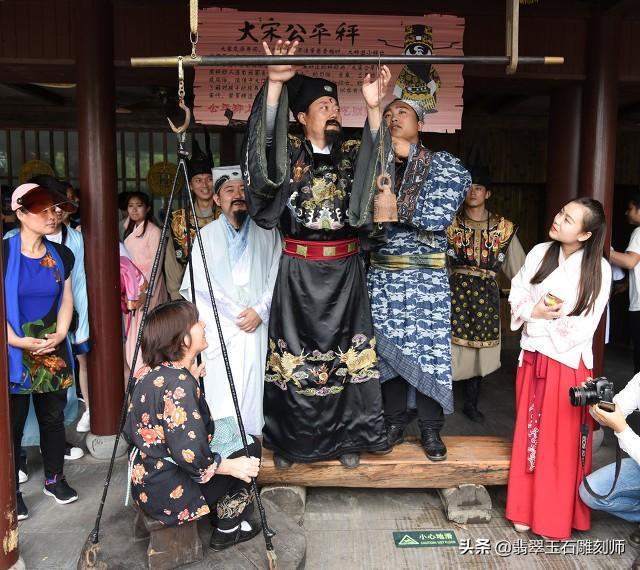 a货翡翠手镯,蜂窝手镯翡翠知识-第48张图片-翡翠网 a货翡翠手镯,蜂窝手镯翡翠知识-第48张图片-翡翠网