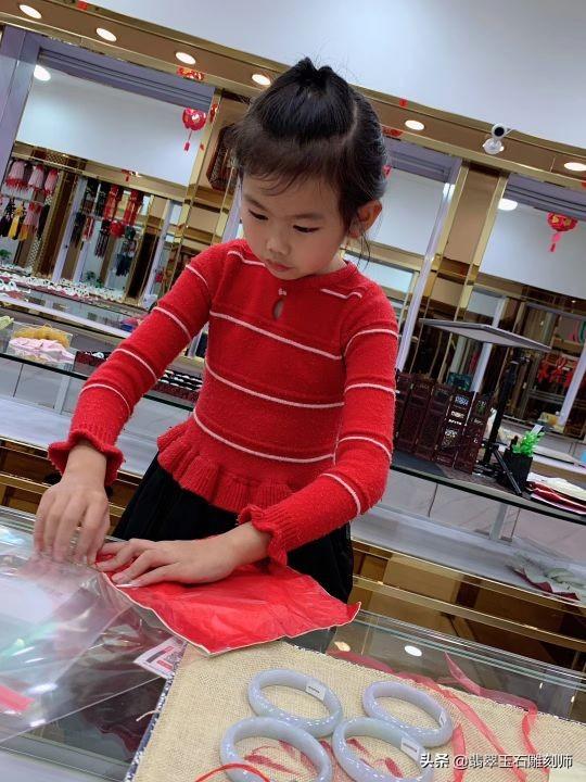 a货翡翠手镯,蜂窝手镯翡翠知识-第58张图片-翡翠网 a货翡翠手镯,蜂窝手镯翡翠知识-第58张图片-翡翠网