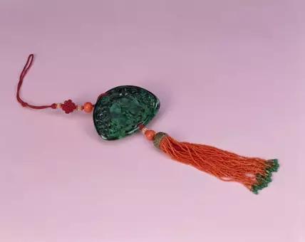 玉雕山石松树寓意翡翠松树纹挂件价格表-第6张图片-翡翠网 玉雕山石松树寓意翡翠松树纹挂件价格表-第6张图片-翡翠网