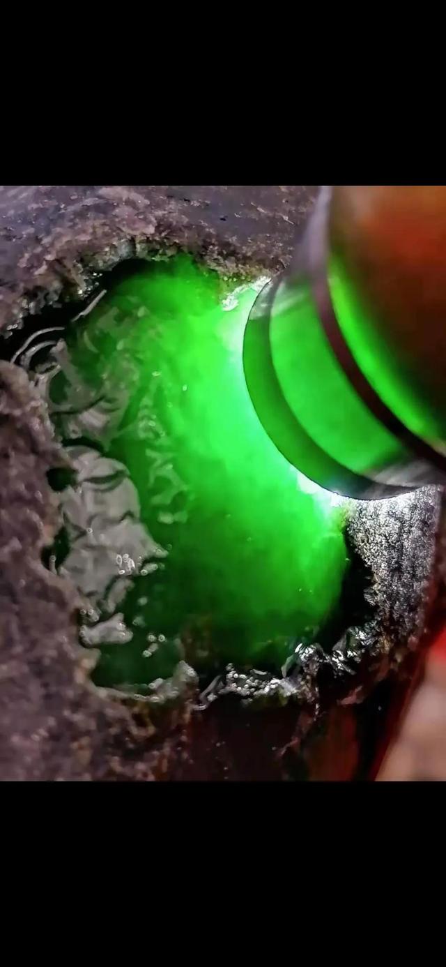 翡翠核心基础知识讲解,汽车基础知识入门必修-第2张图片-翡翠网 翡翠核心基础知识讲解,汽车基础知识入门必修-第2张图片-翡翠网