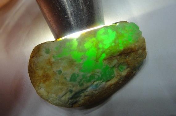 公盘翡翠原石,巴西绿玉翡翠原石图-第5张图片-翡翠网 公盘翡翠原石,巴西绿玉翡翠原石图-第5张图片-翡翠网