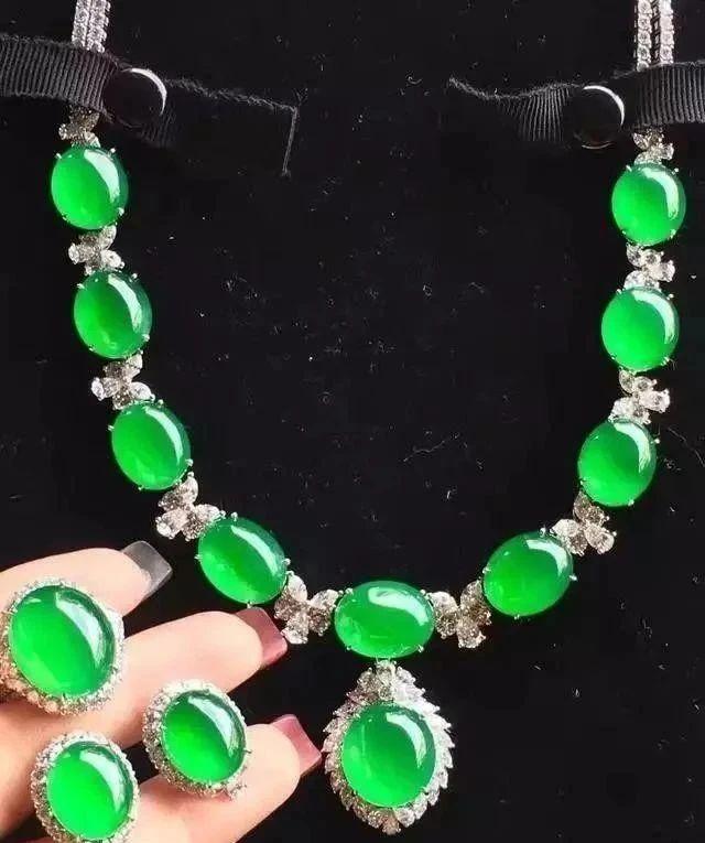 公盘翡翠原石,巴西绿玉翡翠原石图-第6张图片-翡翠网 公盘翡翠原石,巴西绿玉翡翠原石图-第6张图片-翡翠网