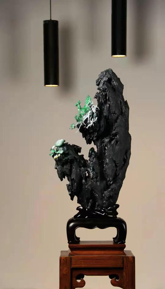 开封翡翠原石图片,会卡翡翠原石的特点-第5张图片-翡翠网 开封翡翠原石图片,会卡翡翠原石的特点-第5张图片-翡翠网