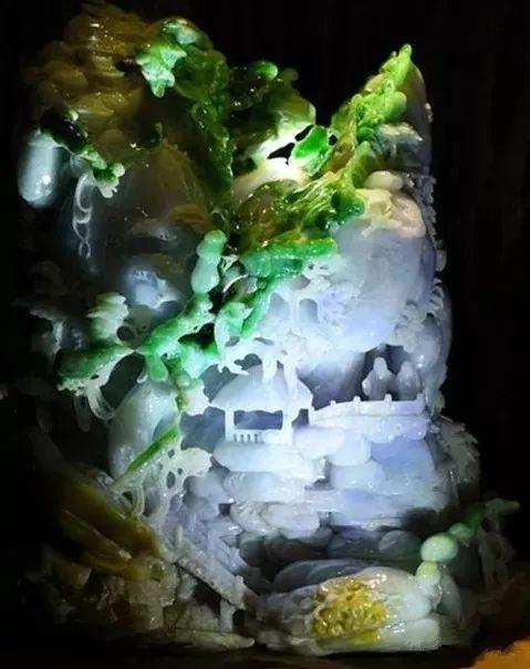 开封翡翠原石图片,会卡翡翠原石的特点-第10张图片-翡翠网 开封翡翠原石图片,会卡翡翠原石的特点-第10张图片-翡翠网