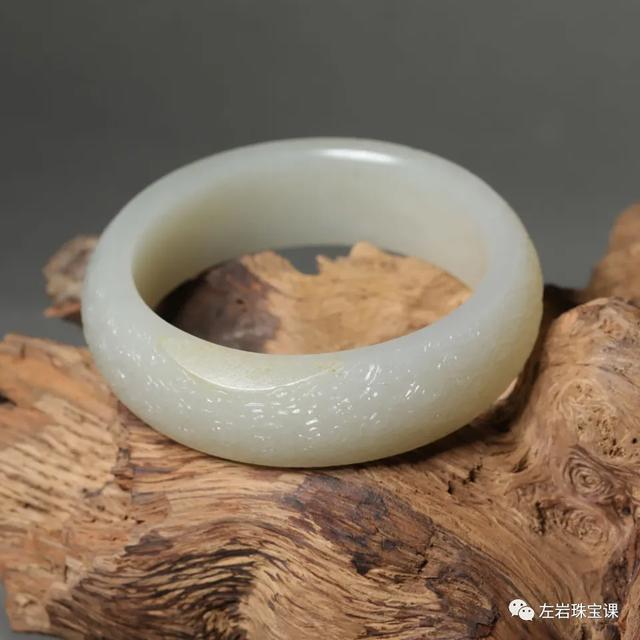 细条手镯翡翠知识细糯种翡翠手镯好处-第11张图片-翡翠网 细条手镯翡翠知识细糯种翡翠手镯好处-第11张图片-翡翠网