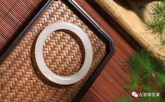 细条手镯翡翠知识细糯种翡翠手镯好处-第16张图片-翡翠网 细条手镯翡翠知识细糯种翡翠手镯好处-第16张图片-翡翠网