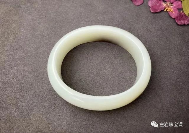 细条手镯翡翠知识细糯种翡翠手镯好处-第17张图片-翡翠网 细条手镯翡翠知识细糯种翡翠手镯好处-第17张图片-翡翠网