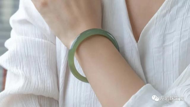 细条手镯翡翠知识细糯种翡翠手镯好处-第20张图片-翡翠网 细条手镯翡翠知识细糯种翡翠手镯好处-第20张图片-翡翠网