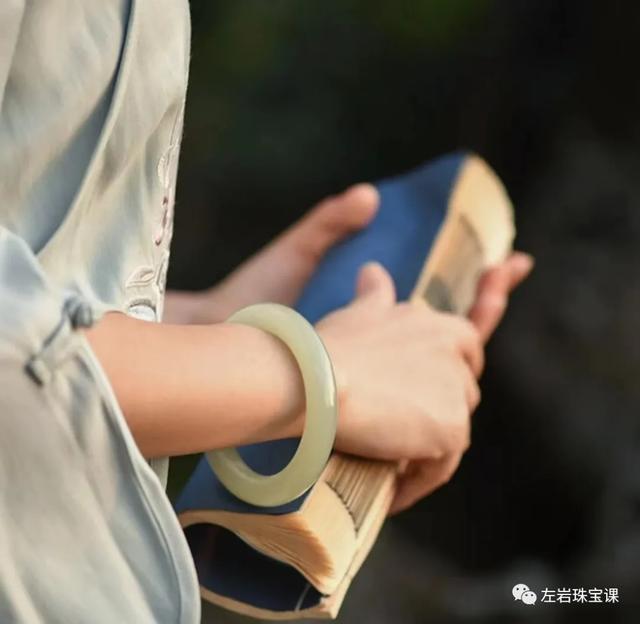 细条手镯翡翠知识细糯种翡翠手镯好处-第23张图片-翡翠网 细条手镯翡翠知识细糯种翡翠手镯好处-第23张图片-翡翠网