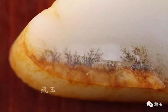 如何鉴别翡翠原石籽料的简单介绍-第3张图片-翡翠网 如何鉴别翡翠原石籽料的简单介绍-第3张图片-翡翠网