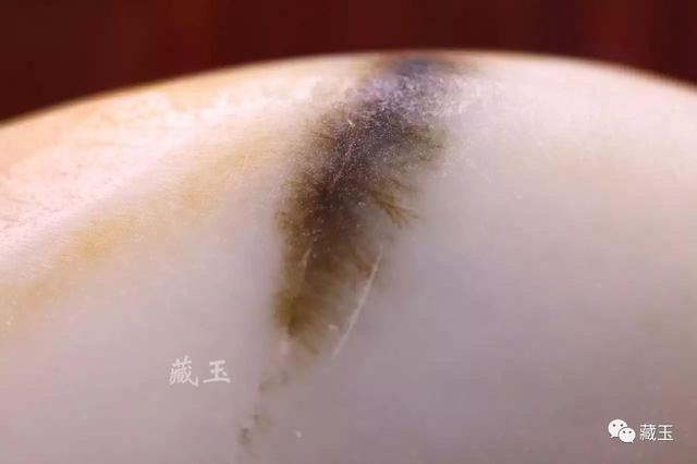 如何鉴别翡翠原石籽料的简单介绍-第8张图片-翡翠网 如何鉴别翡翠原石籽料的简单介绍-第8张图片-翡翠网