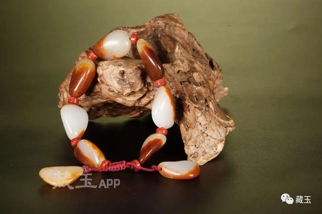 翡翠原石手串种类,籽料3000手串-第8张图片-翡翠网 翡翠原石手串种类,籽料3000手串-第8张图片-翡翠网