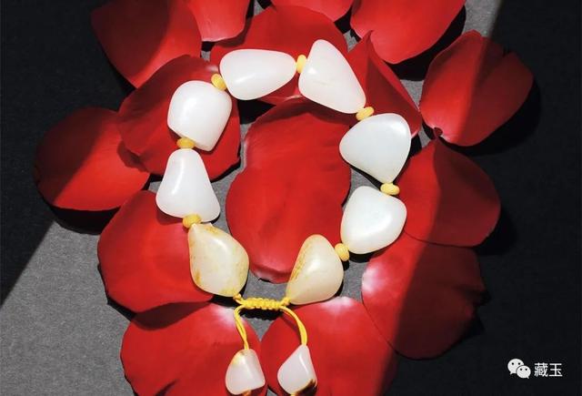 翡翠原石手串种类,籽料3000手串-第10张图片-翡翠网 翡翠原石手串种类,籽料3000手串-第10张图片-翡翠网