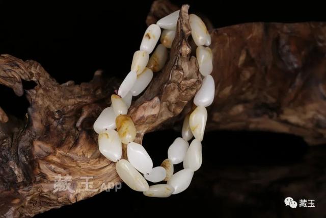 翡翠原石手串种类,籽料3000手串-第14张图片-翡翠网 翡翠原石手串种类,籽料3000手串-第14张图片-翡翠网