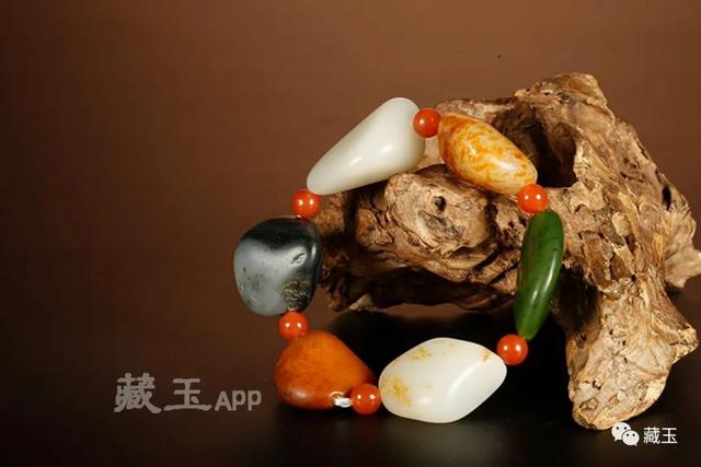 翡翠原石手串种类,籽料3000手串-第15张图片-翡翠网 翡翠原石手串种类,籽料3000手串-第15张图片-翡翠网